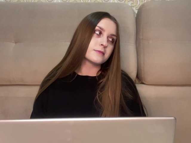 EmelineVayda live cam on BongaCams