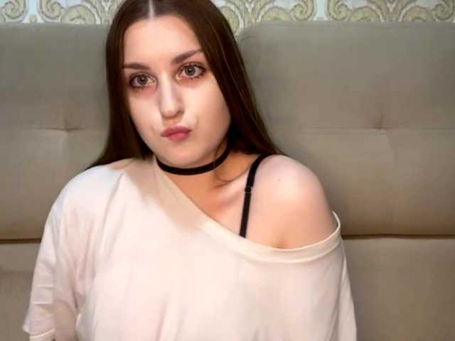 EmelineVayda live cam on BongaCams