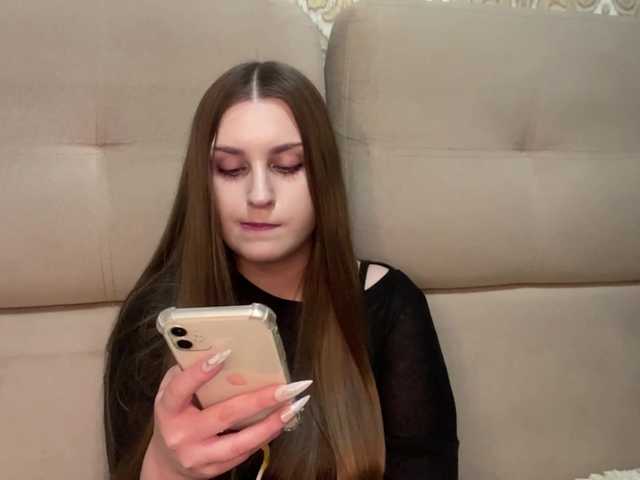 EmelineVayda live cam on BongaCams