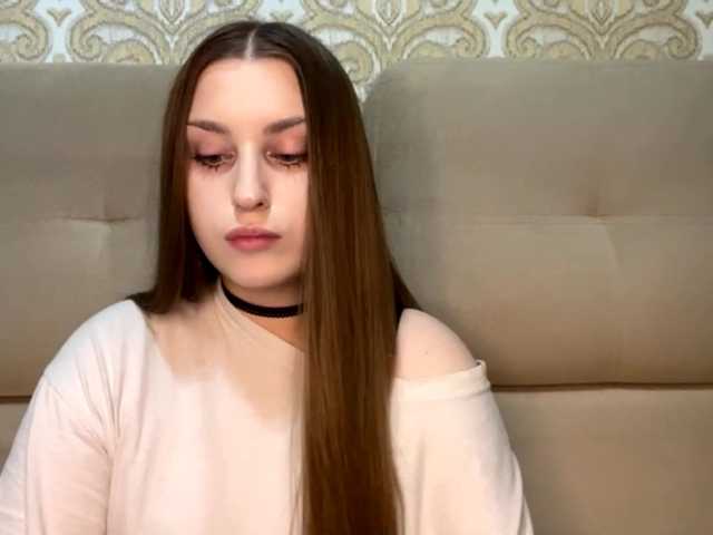EmelineVayda live cam on BongaCams