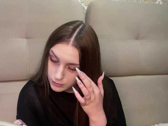 EmelineVayda live cam on BongaCams