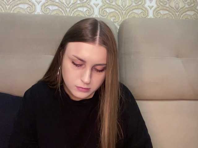 EmelineVayda live cam on BongaCams