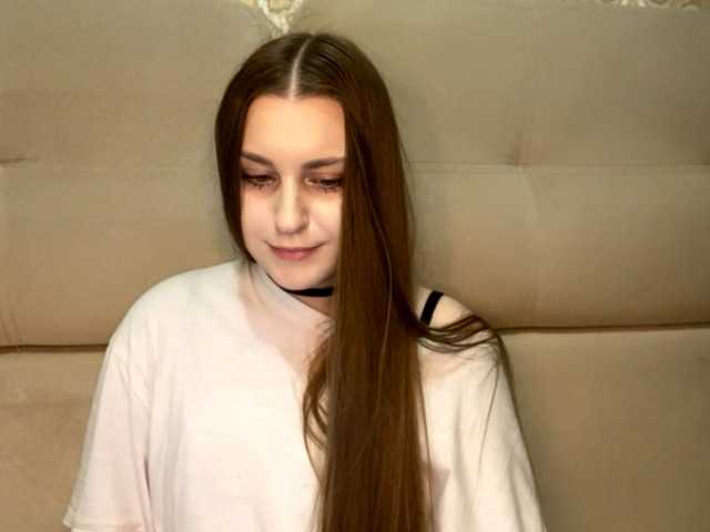 EmelineVayda live cam on BongaCams