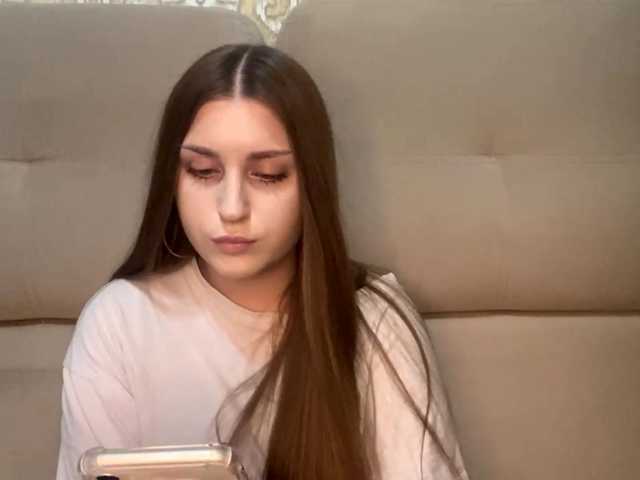 EmelineVayda live cam on BongaCams