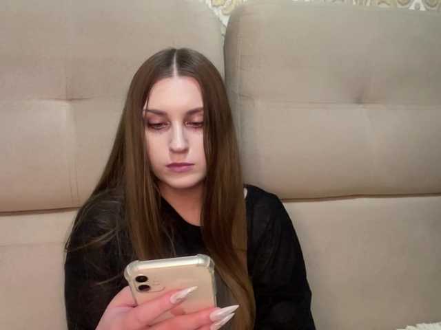 EmelineVayda live cam on BongaCams