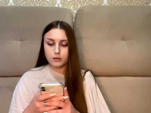 EmelineVayda live cam on BongaCams