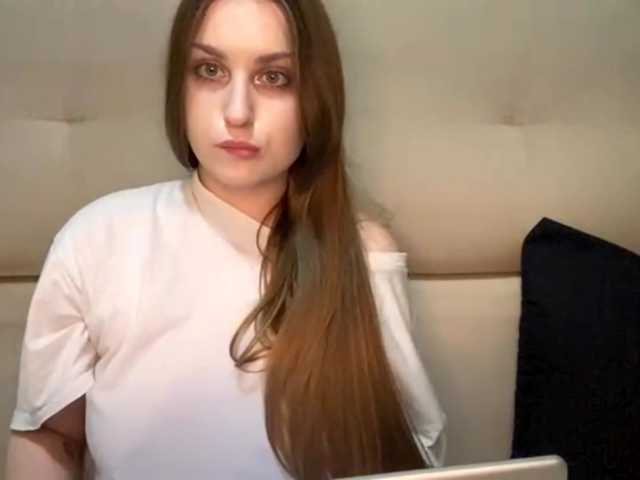 EmelineVayda live cam on BongaCams