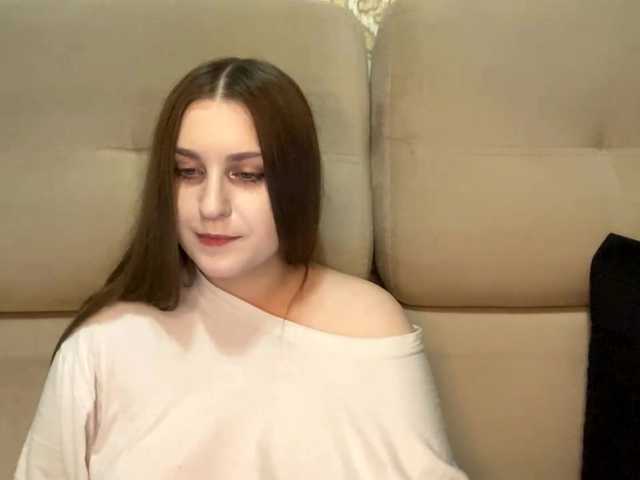 EmelineVayda live cam preview