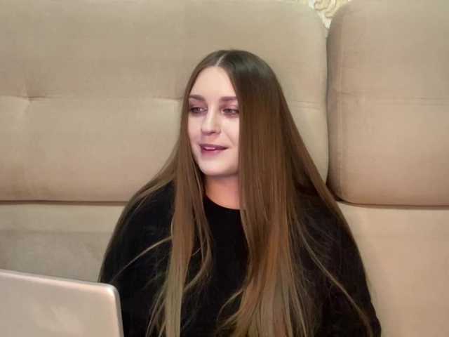 EmelineVayda live cam on BongaCams