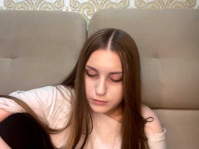EmelineVayda live cam on BongaCams