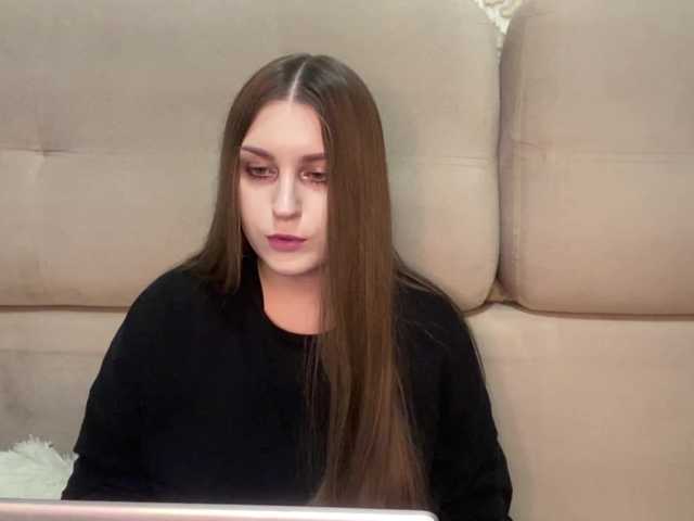 EmelineVayda live cam on BongaCams