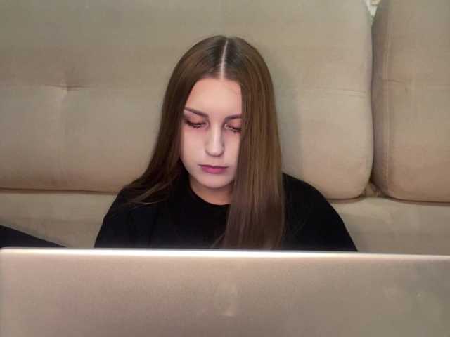 EmelineVayda live cam on BongaCams