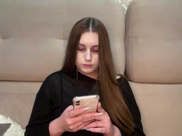 EmelineVayda live cam on BongaCams