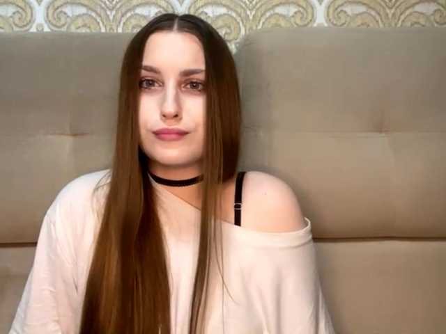 EmelineVayda live cam preview