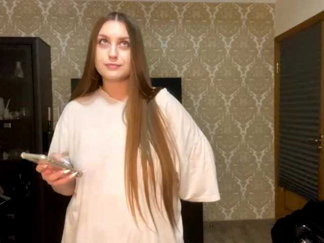 EmelineVayda live cam on BongaCams