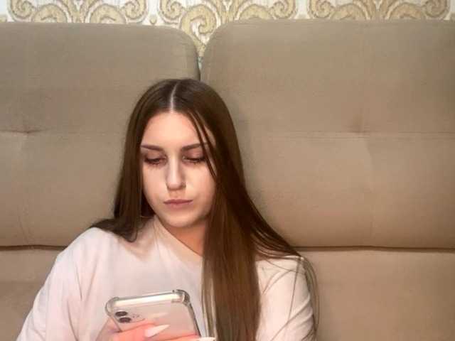 EmelineVayda live cam on BongaCams