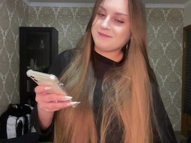 EmelineVayda live cam on BongaCams