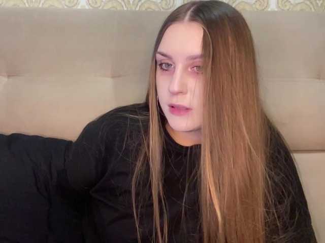 EmelineVayda live cam on BongaCams