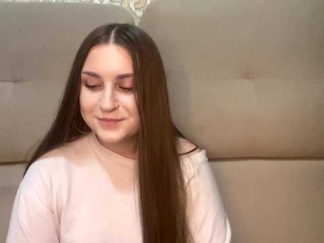 EmelineVayda live cam on BongaCams