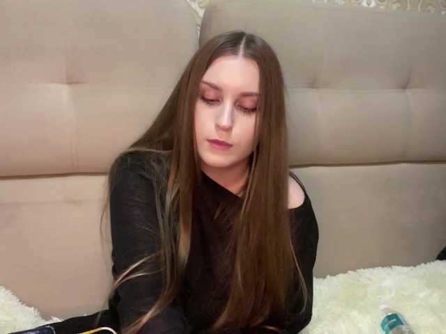 EmelineVayda live cam on BongaCams