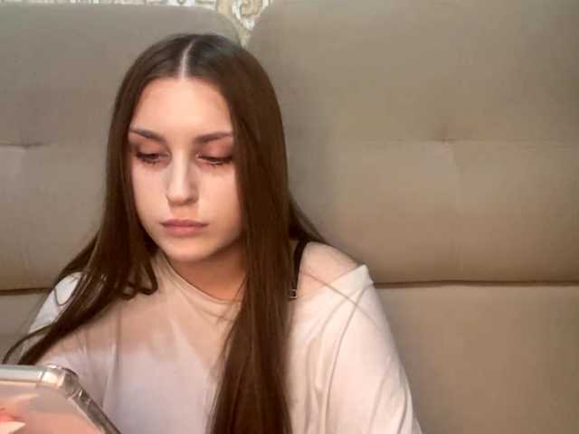EmelineVayda live cam on BongaCams
