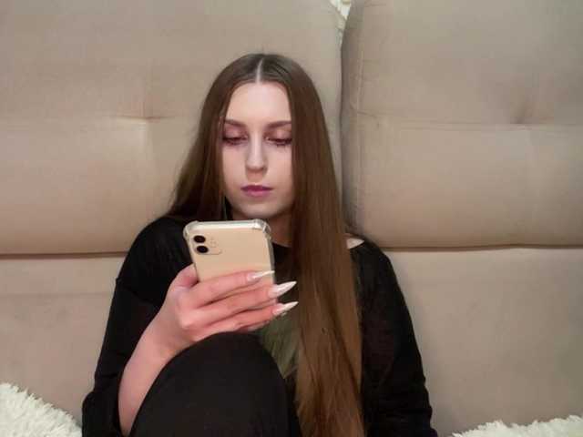 EmelineVayda live cam on BongaCams