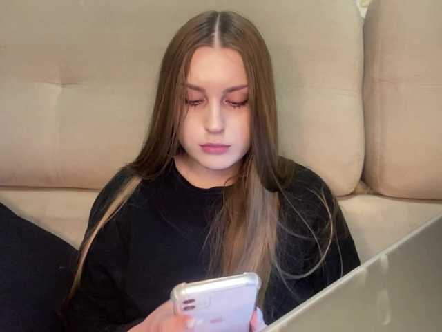 EmelineVayda live cam on BongaCams