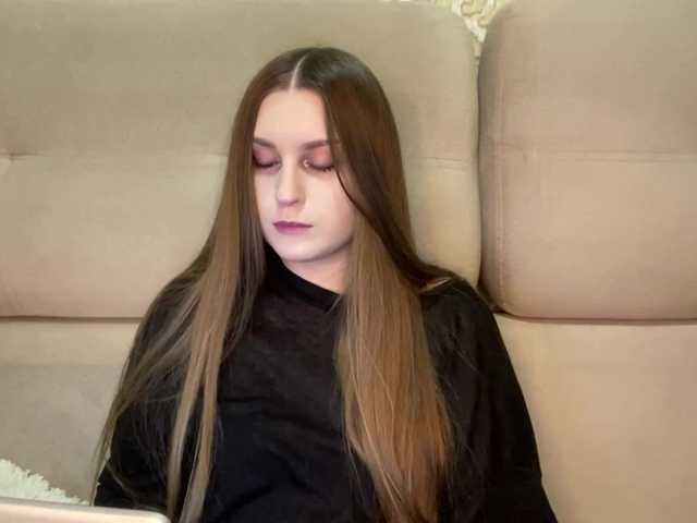 EmelineVayda live cam on BongaCams