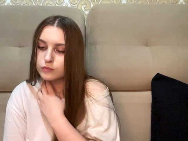EmelineVayda live cam on BongaCams