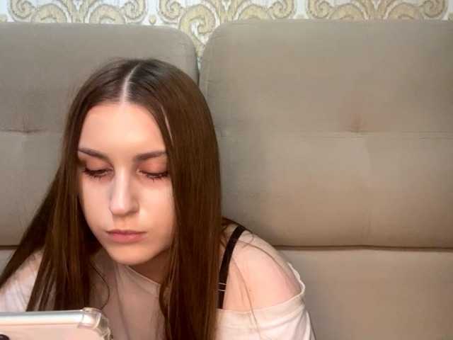 EmelineVayda live cam on BongaCams