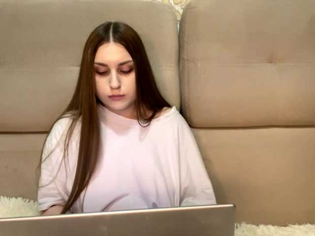 EmelineVayda live cam on BongaCams