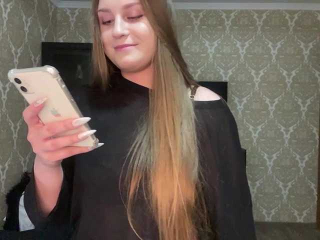 EmelineVayda live cam on BongaCams