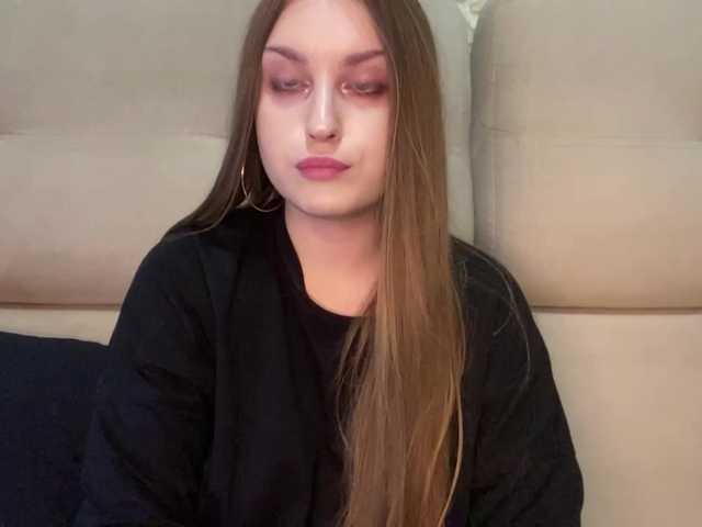 EmelineVayda live cam on BongaCams