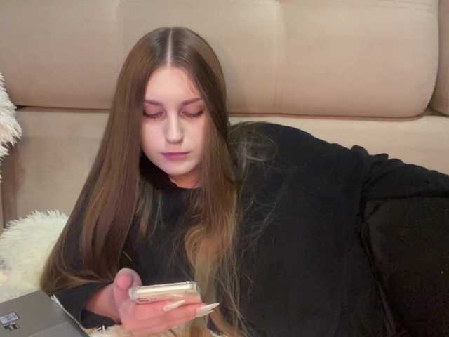 EmelineVayda live cam on BongaCams