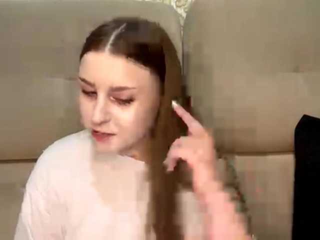 EmelineVayda live cam on BongaCams