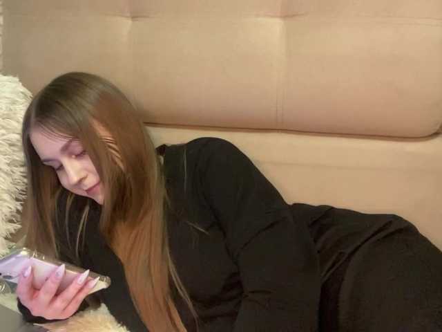 EmelineVayda live cam on BongaCams