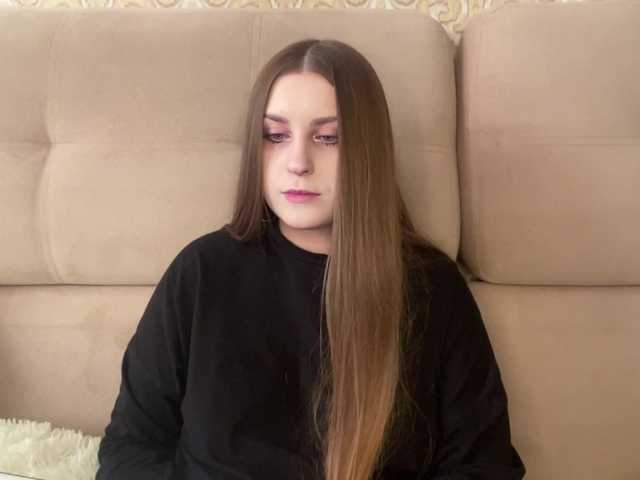 EmelineVayda live cam on BongaCams