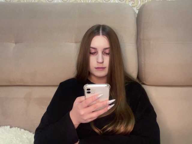 EmelineVayda live cam on BongaCams