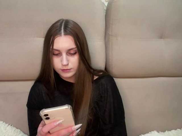 EmelineVayda live cam on BongaCams