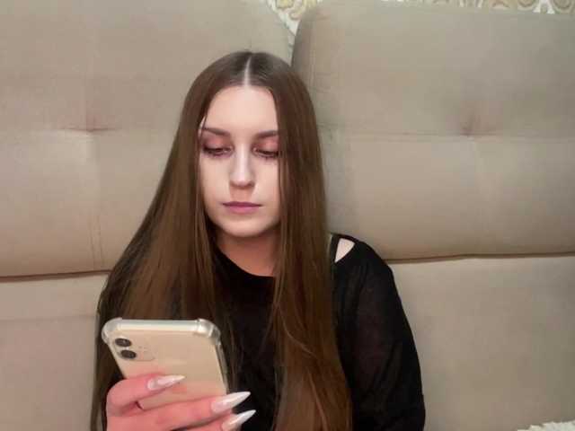EmelineVayda live cam on BongaCams