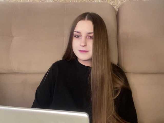 EmelineVayda live cam on BongaCams
