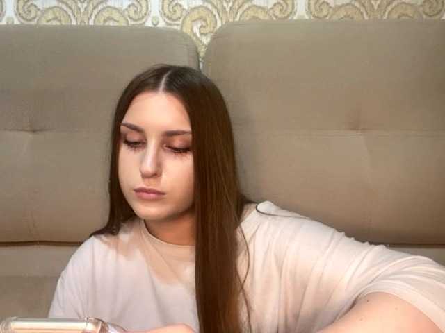 EmelineVayda live cam on BongaCams