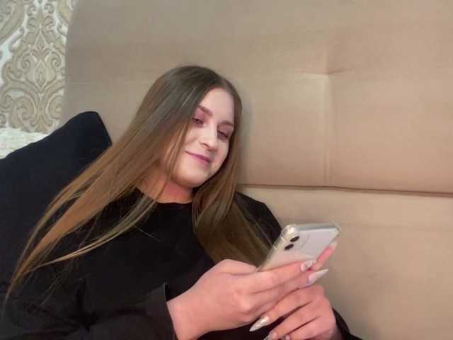 EmelineVayda live cam on BongaCams