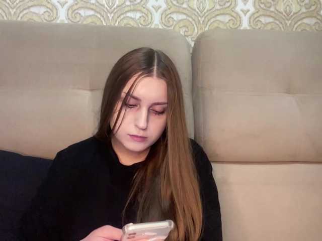 EmelineVayda live cam on BongaCams