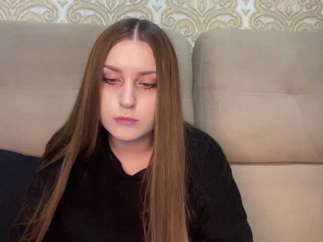 EmelineVayda live cam on BongaCams