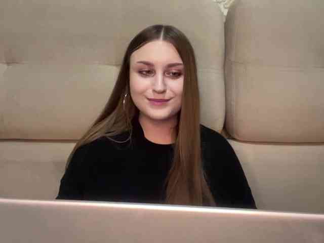 EmelineVayda webcam