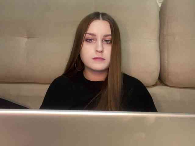 EmelineVayda webcam