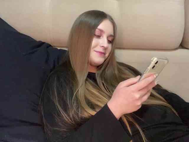 EmelineVayda webcam