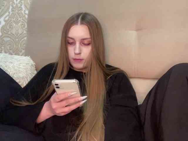 EmelineVayda webcam