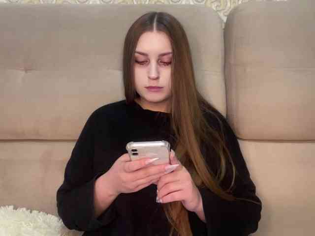 EmelineVayda webcam
